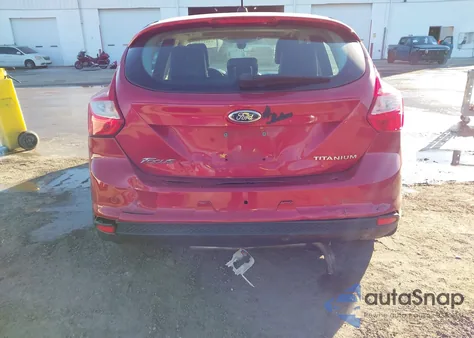 2012 Ford Focus Titanium z USA, uszkodzony, nr VIN 1FAHP3N25CL292456